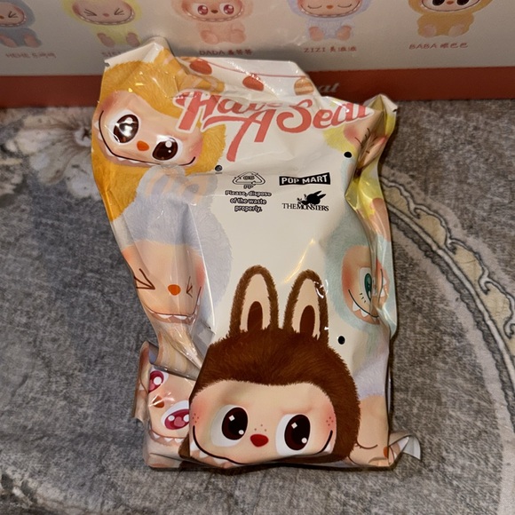 POP MART LABUBU ‘ZIZI’ - Picture 4 of 7